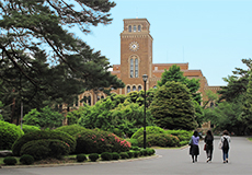 写真：緑豊かな一橋大学